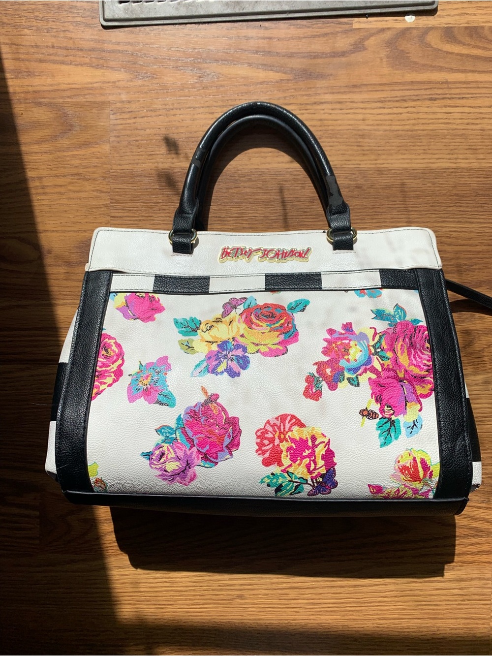 Betsey Johnson White Floral Purse Bag Accessories Medium Handbag Retro Fun Glam